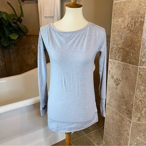 Gap gray long sleeve running shirt with thumb holes size xs
